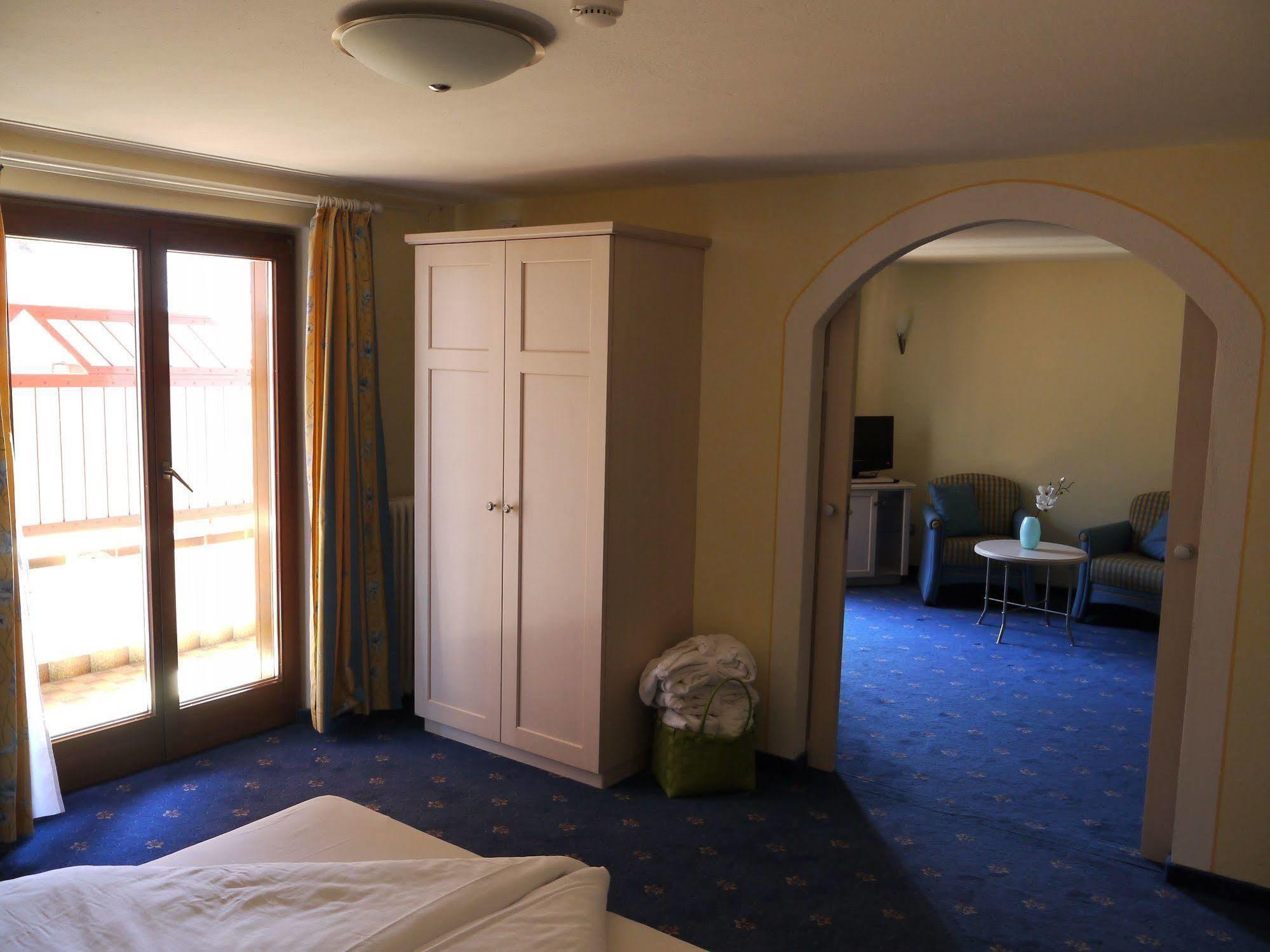 Hotel Schoenblick Naturns Exterior photo